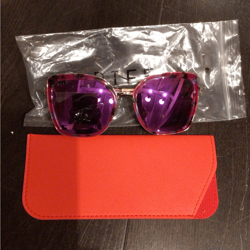 NEW! DIFF Clarissa Purple Sunglasses with Red Case